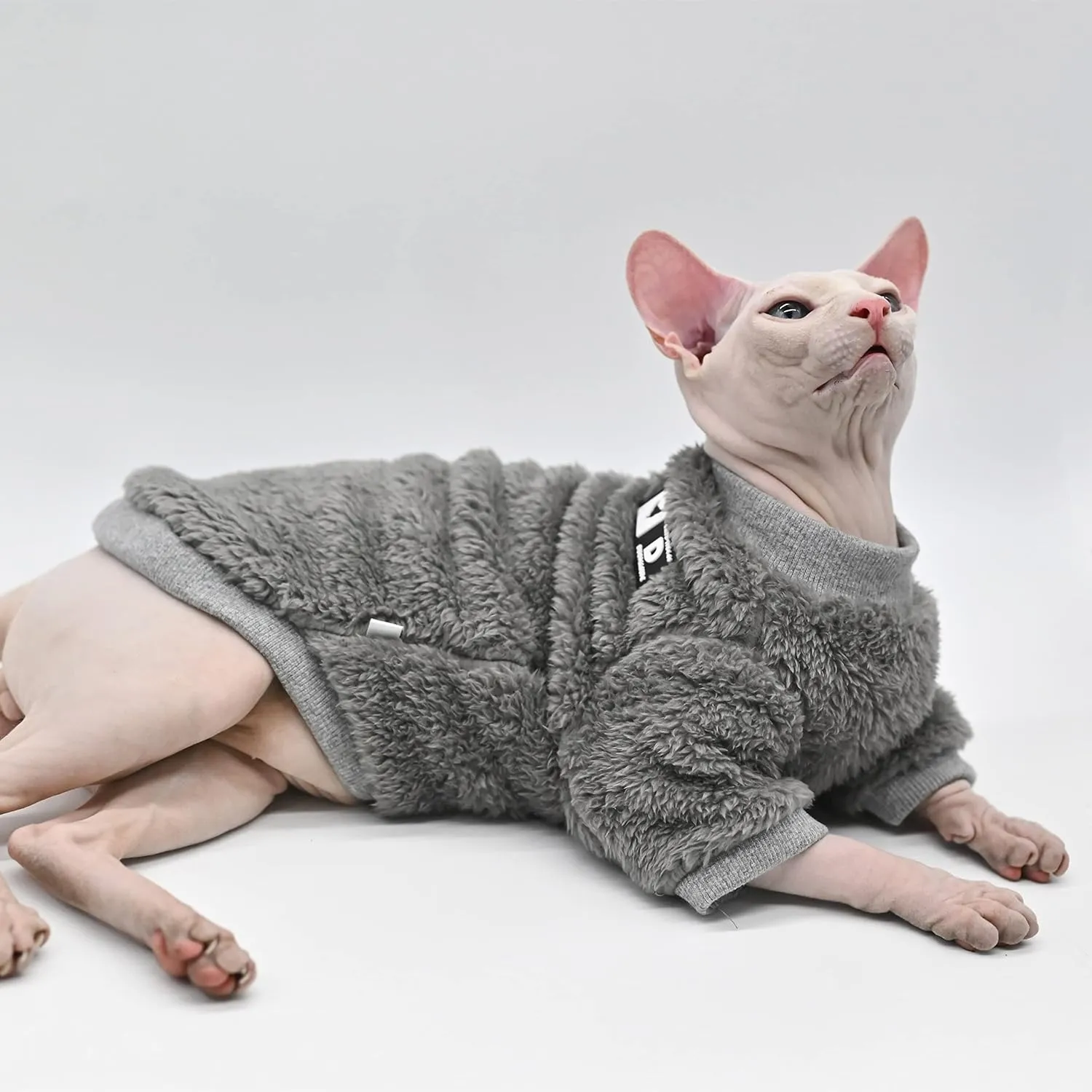 Warm Pet Sweater Sphynx Cat Clothes Fashion Soft Cat Apparel Comfort Thickened Winter Sphinx Hairless Cat Clothes (L)